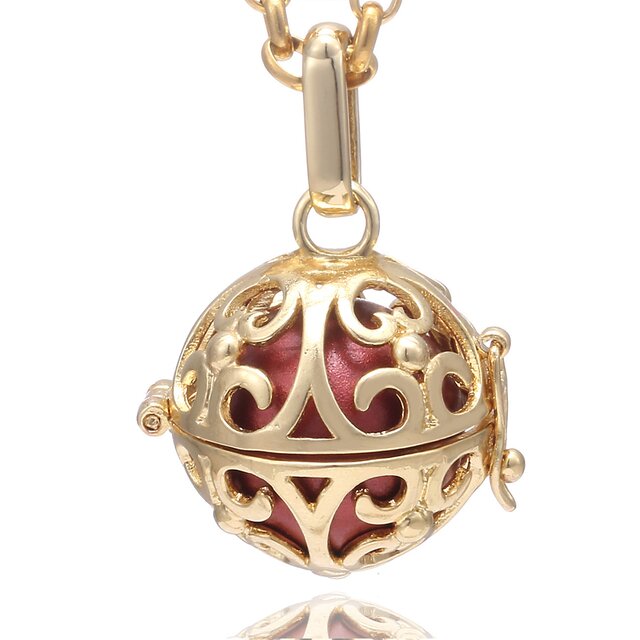 Morella Damen Halskette Edelstahl gold 70 cm mit Ornament Anhänger gold und Klangkugel rot Ø 16 mm in Schmuckbeutel
